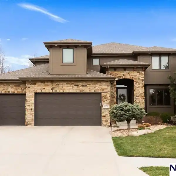 BEAUTIFULLY UPDATED CUSTOM HOME