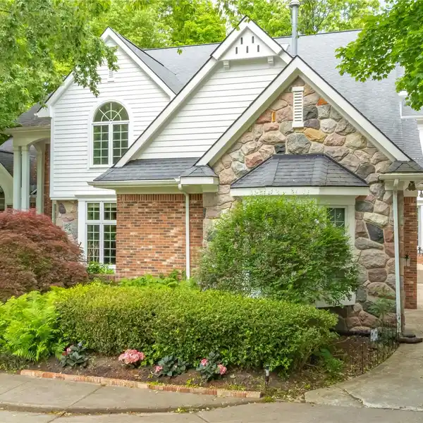 CUSTOM COLONIAL IN PRESTIGIOUS STONEBRIDGE