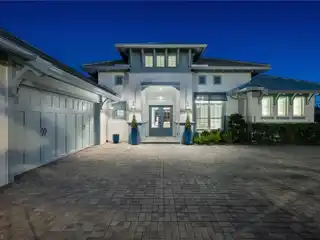 Nature-Lover’s Smart Estate in Exclusive Preserve