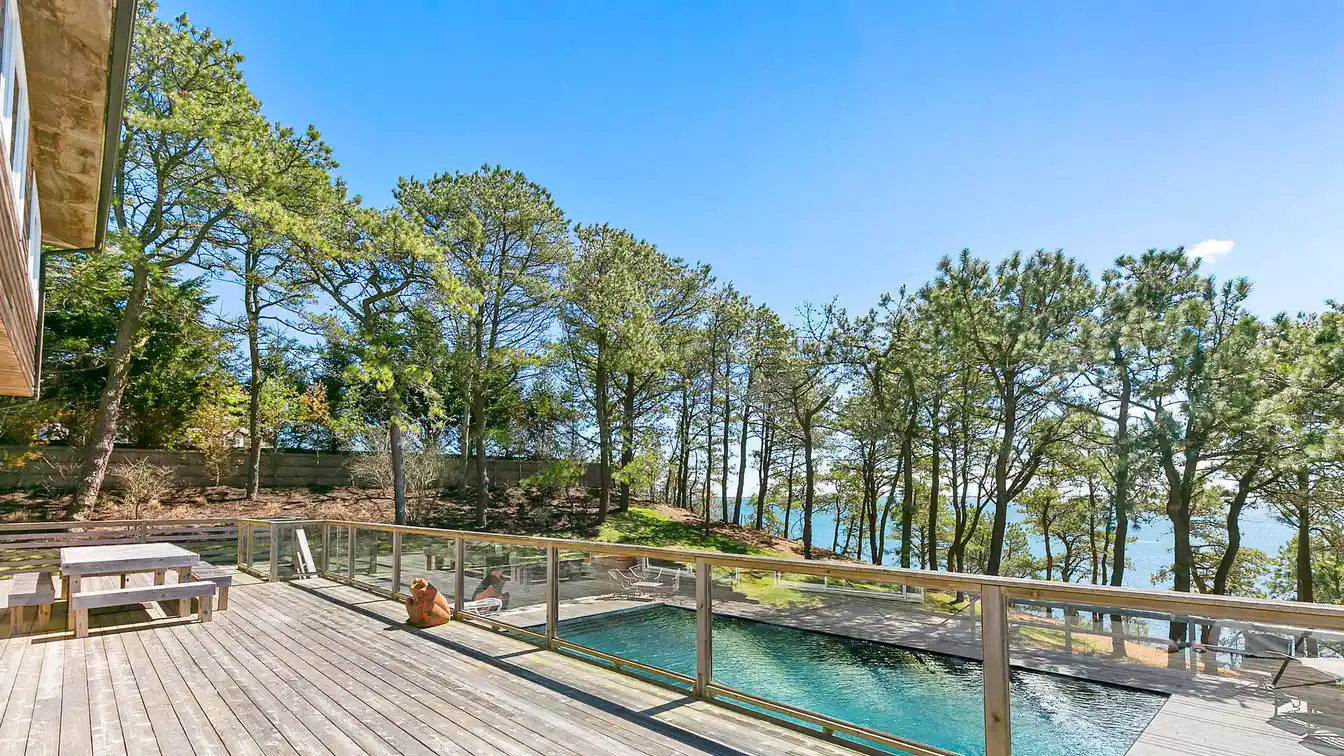 Bay Front Beauty - an Entertainer's Dream