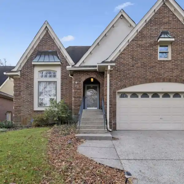 BEAUTIFULLY RENOVATED HOME IN HEMMINGWOOD