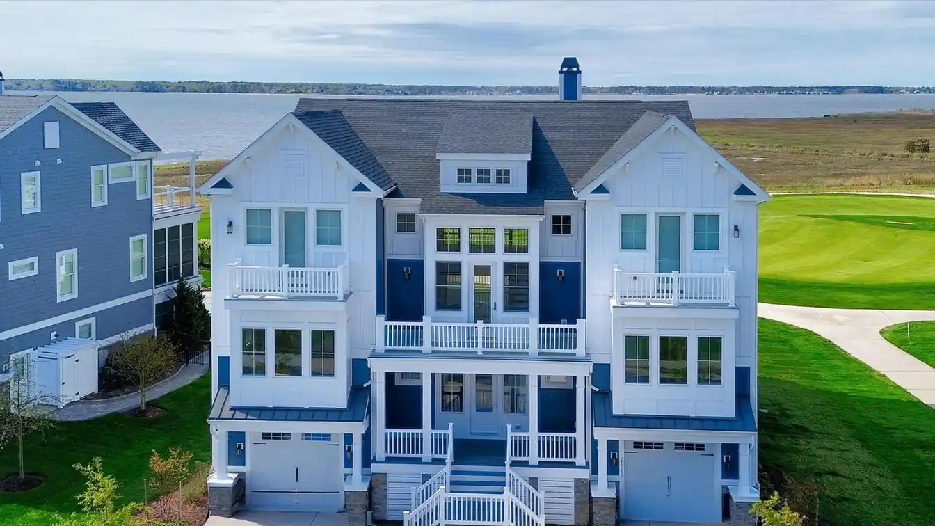 Elevated Coastal Sanctuary in the Peninsula