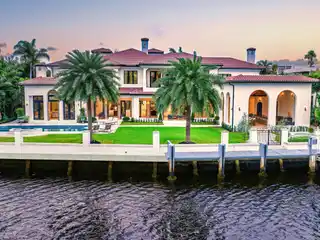Ideally Located and Newly Remastered Intracoastal Estate