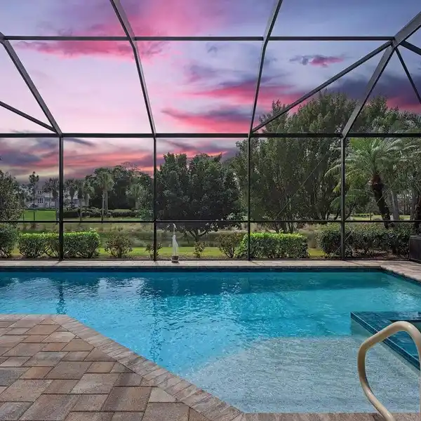 WATERFRONT VILLA WITH GOLF VIEWS AND PRIVATE SPA