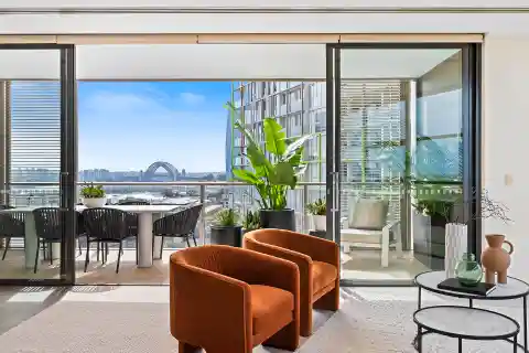 Commanding City and Harbour Views