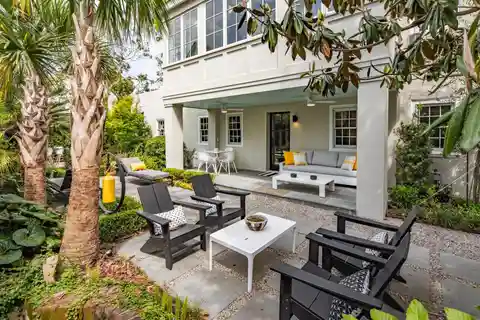 Rare Free-standing Carriage House