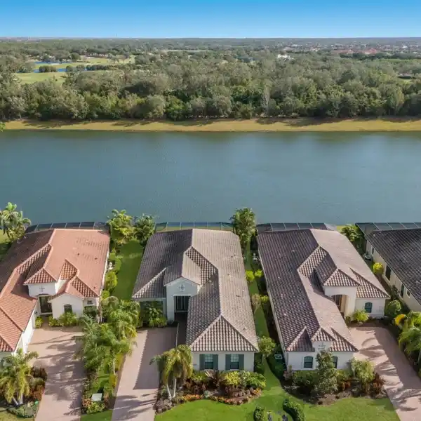 SOUGHT-AFTER PLAN ON SERENE LAKEFRONT IN LAKEWOOD RANCH