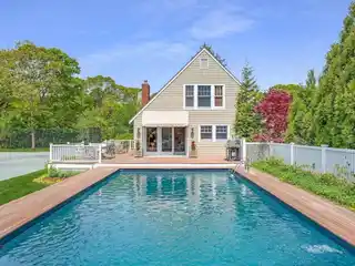 Lovely Rental Close to the Village and Beach