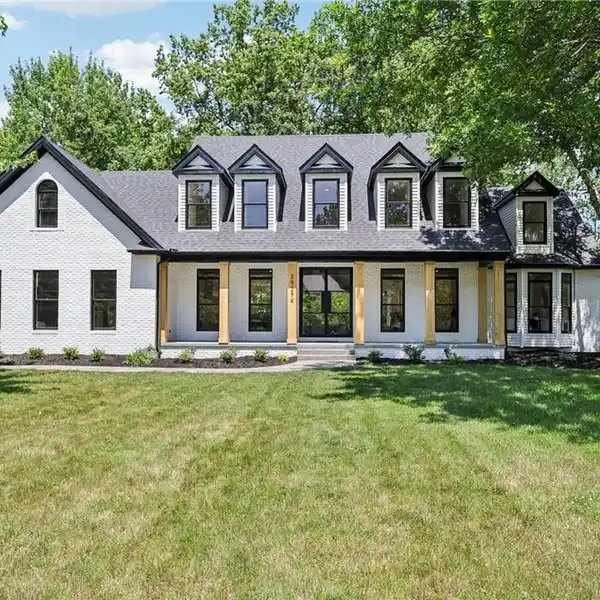 IMPECCABLE BRICK CAPE IN THE ESTATES OF WESTLAKE