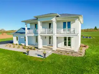 Architect Designed Newer Build in Lakewood Estates
