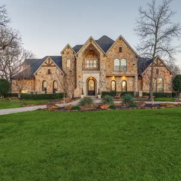 BEAUTIFULLY UPDATED LUXURY ESTATE