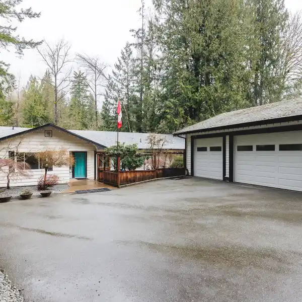 METICULOUSLY MAINTAINED RANCHER
