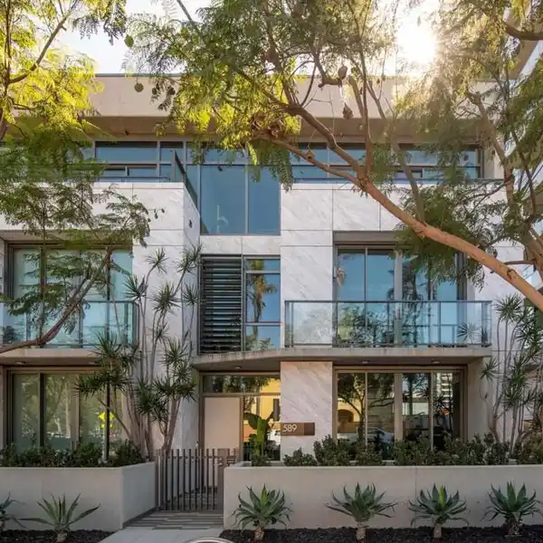 CONTEMPORARY TOWNHOUSE WITH PRIVATE ELEVATOR AND TERRACES