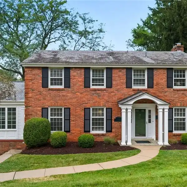 MT. LEBANON RESIDENCE REIMAGINED FOR MODERN LIVING