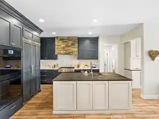 Elegant Coastal Living Near Beaches and Trails