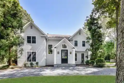 Stunning Residence for Rent on over an Acre