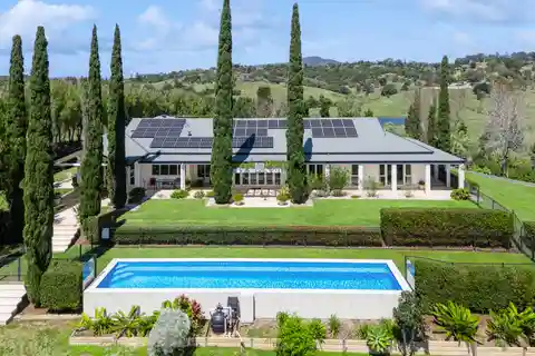 Breathtaking Five-Acre Lifestyle Estate