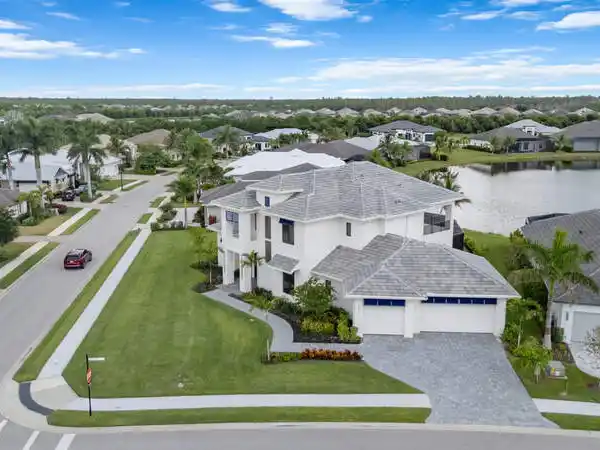 BRAND-NEW CONSTRUCTION LAKEFRONT LUXURY
