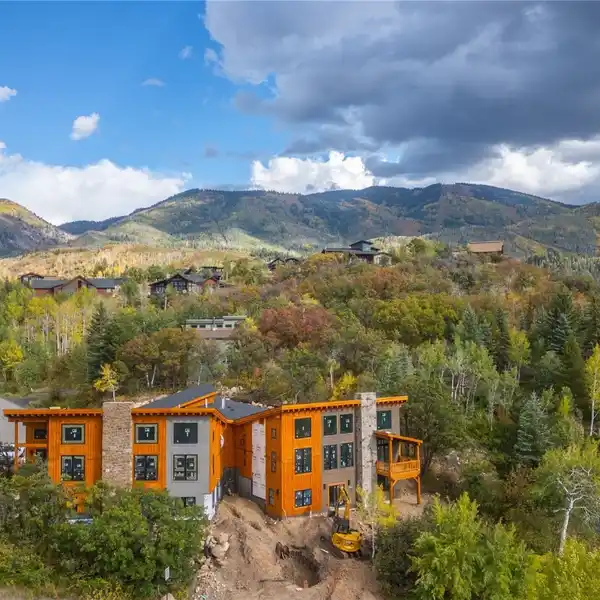 SMARTLY DESIGNED NEW HALF DUPLEX