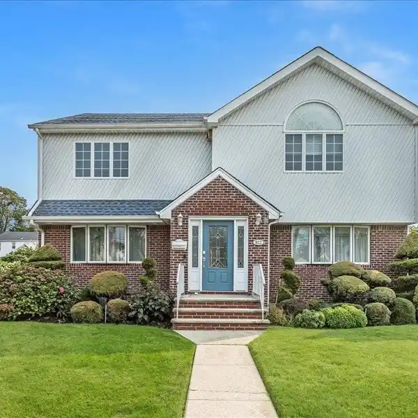 BEAUTIFULLY MAINTAINED COLONIAL HOME