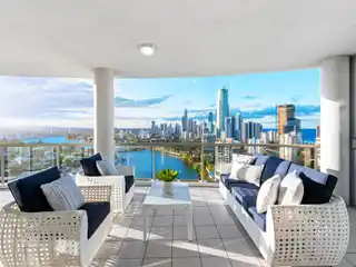 Exceptional Sub-Penthouse in the Pinnacle Building