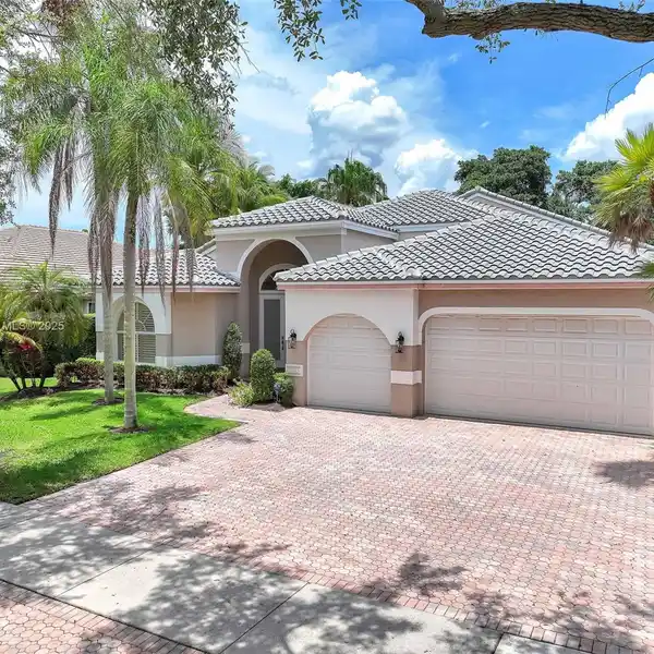 BEAUTIFULLY UPDATED HOME IN WESTON HILLS COUNTRY CLUB