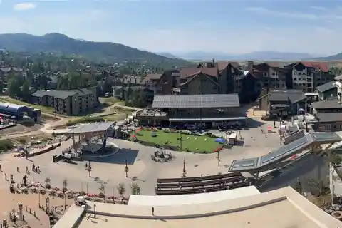 Beautifully Appointed Ski In-Ski out Condo