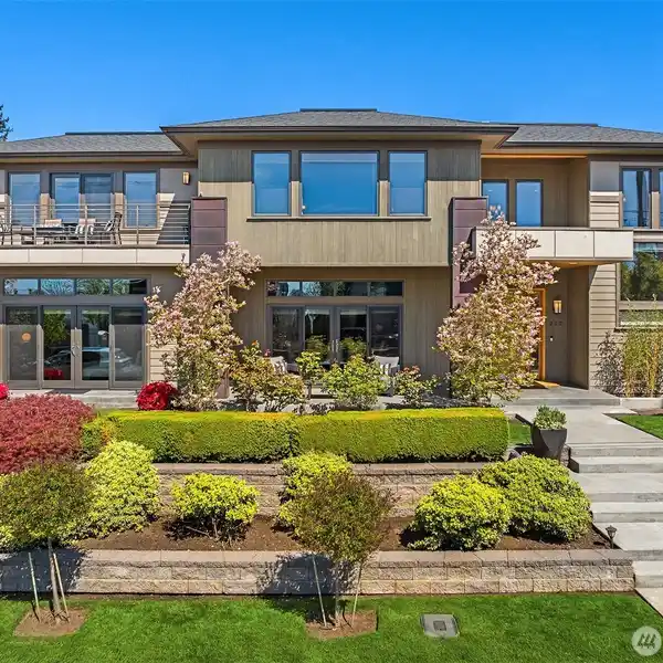 GORGEOUS CUSTOM CONTEMPORARY IN WEST OF MARKET