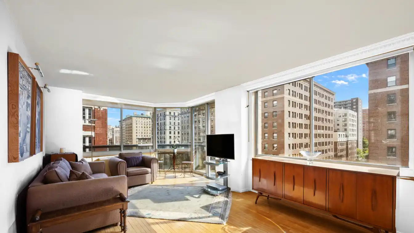 Comfort and Elegance in the New West Condominium