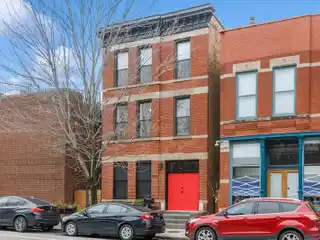 Sophisticated Modern Living in Lincoln Park