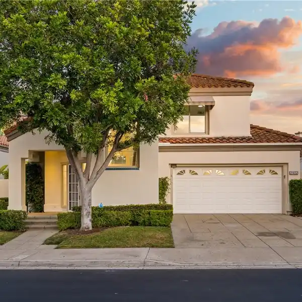 IMMACULATE AND FULLY RENOVATED RESIDENCE
