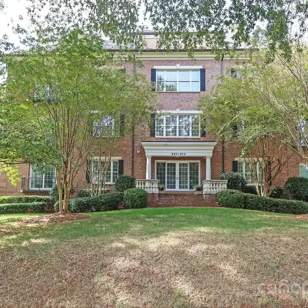 LUXURY CONDO LIVING IN HISTORIC MYERS PARK