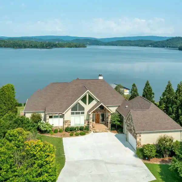 EXCEPTIONAL WATERFRONT HOME IN PRESTIGIOUS GRANDE VISTA BAY