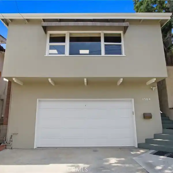 MOVE-IN READY HOME NEAR BEACH AND DOWNTOWN