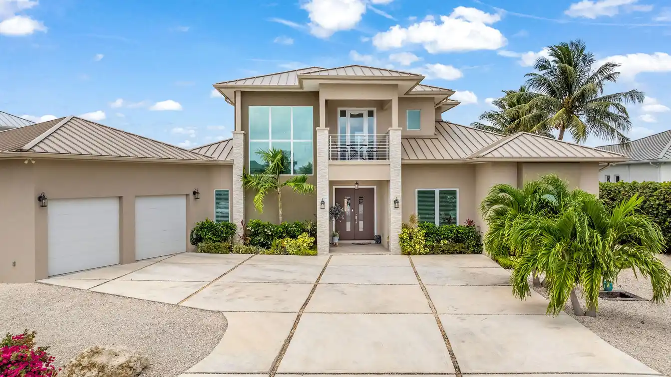 Meticulously Designed Canal Home