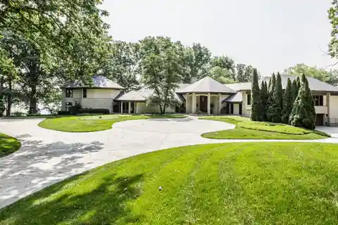 Lush Gated Oasis on Eagle Creek Reservoir