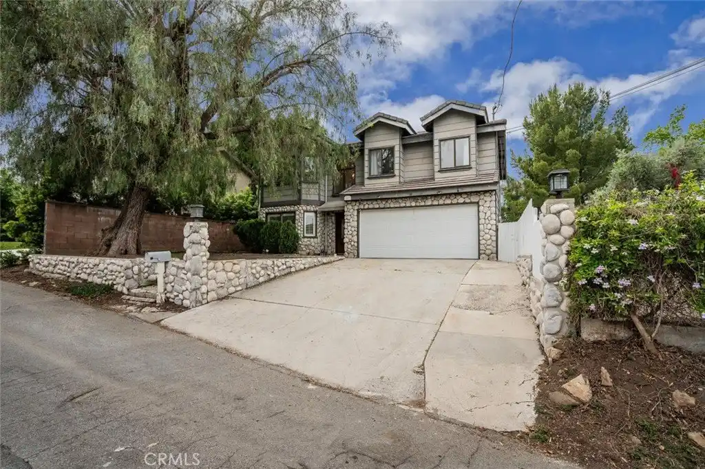 Comfortable Living in Calabasas Highlands