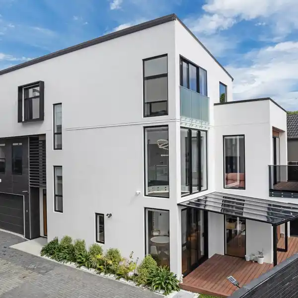 BEACHSIDE BRILLIANCE WITH DUAL KITCHENS AND STUDIES