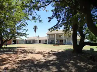 Versatile 42-hectare Property