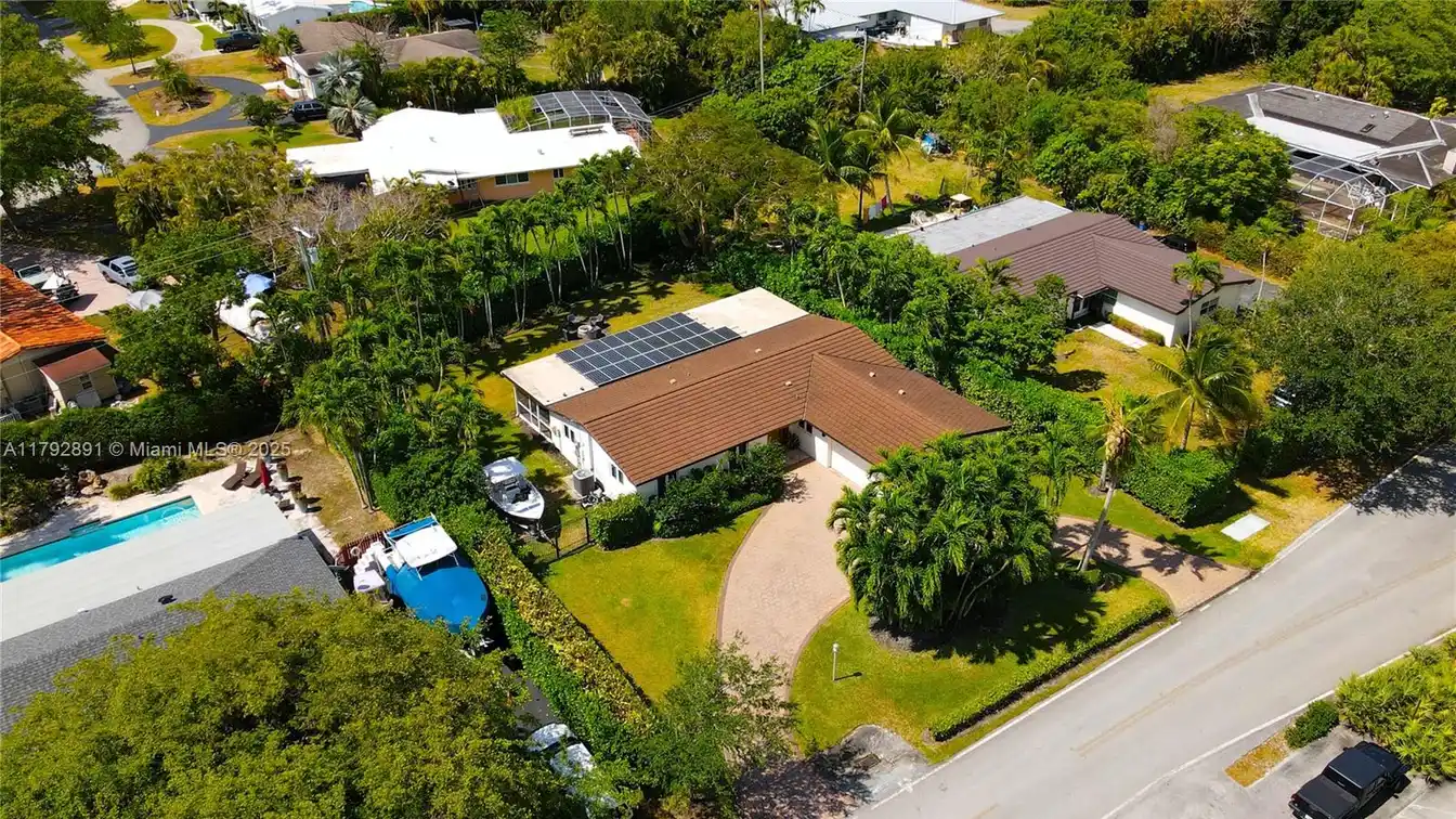 Boater’s Dream Home in Prestigious Kings Bay