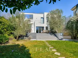 Large Property with Separate Studio Annex