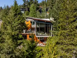 Mountain Retreat with Panoramic Mountain Views