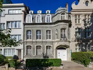 Architectural Elegance Meets Green Serenity