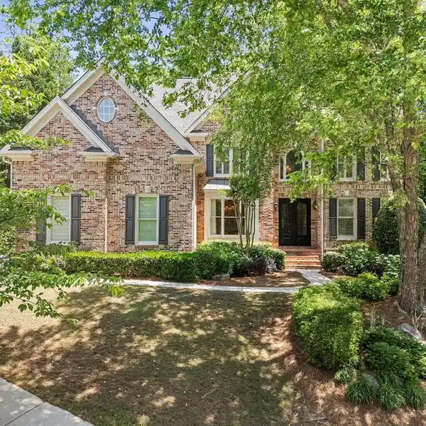 EXQUISITE HOME IN THREE CHIMNEYS FARM