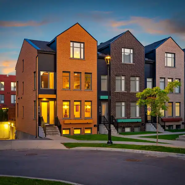 EXCEPTIONAL CORNER UNIT WITH OPEN CONCEPT LAYOUT