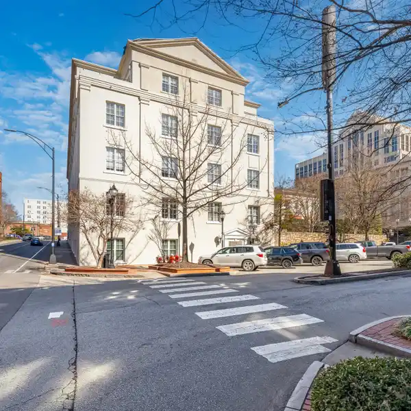 NEWLY RENOVATED CONDO IN THE HEART OF DOWNTOWN GREENVILLE