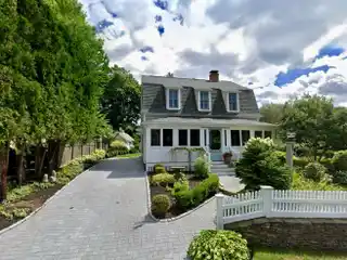 Coastal Charm and Modern Elegance in an Unbeatable Location