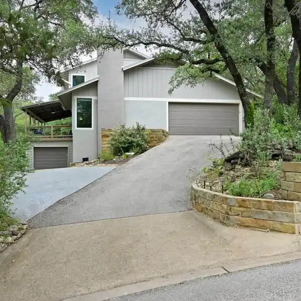 TIMELESS WESTLAKE HILLS RETREAT