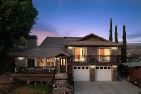 Welcoming Custom Home with Magnificent Views