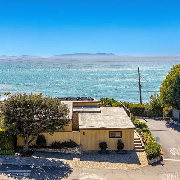 A TRUE COASTAL GEM